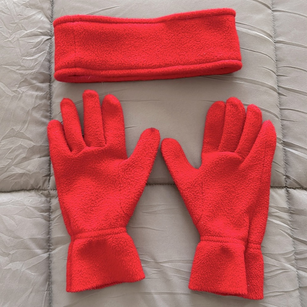 Fowries Head band & matching gloves Bright Red “One Size” Good used condition.